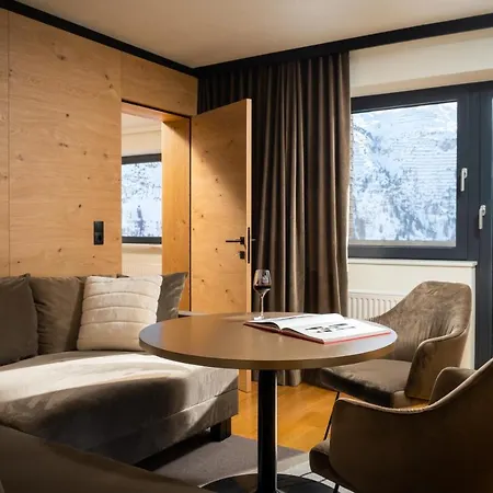 Bergkristall Oberlech 4*