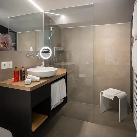 Bergkristall Oberlech Hotel 4*